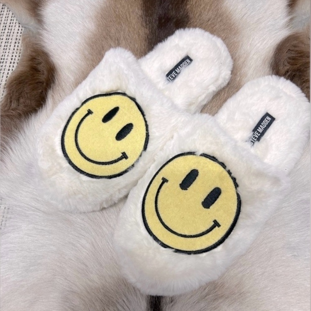 Steve Madden White and Yellow Smiley Face Slippers sz 8